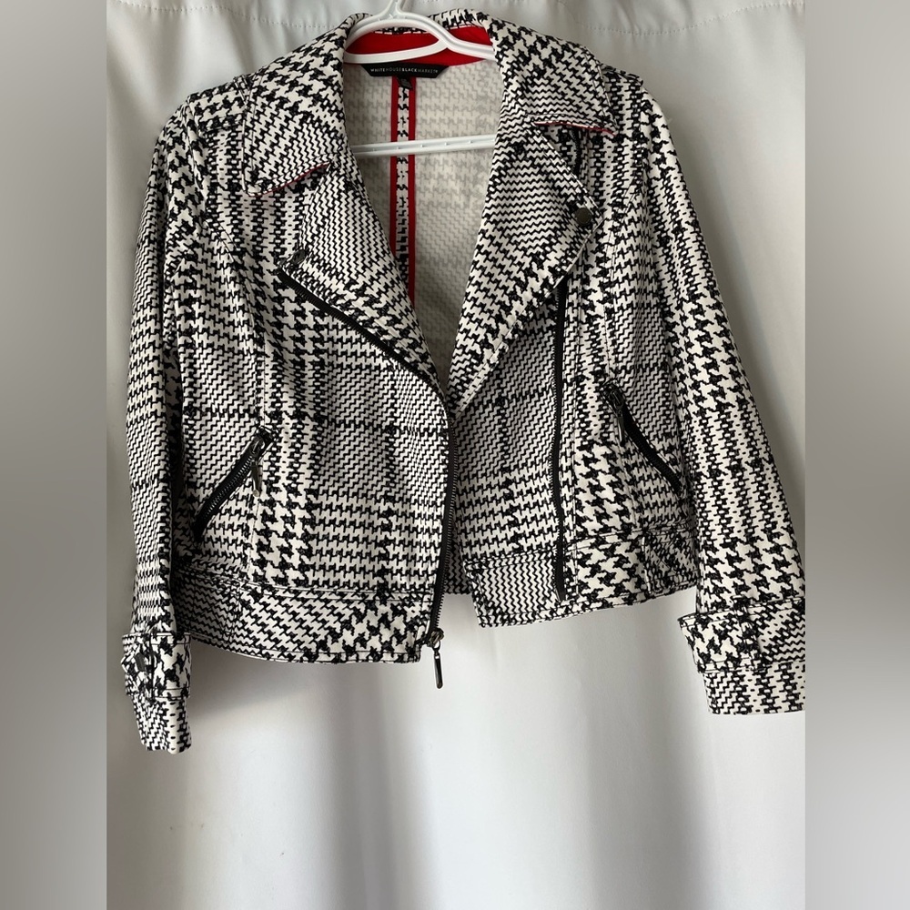 White House Black Market Houndstooth Blazer size 6P NWOT. Never worn